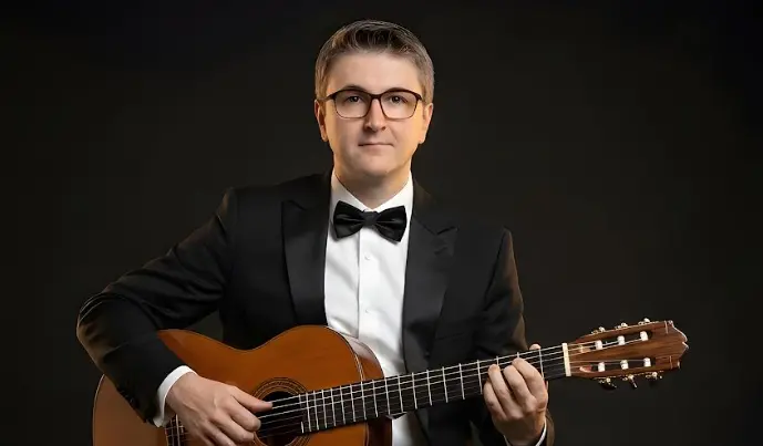 Maurizio Scicchitano conquista il web con i brani “Pensaci” e “Chissà”: l’appello ad Andrea Bocelli diventa un caso mediatico\n