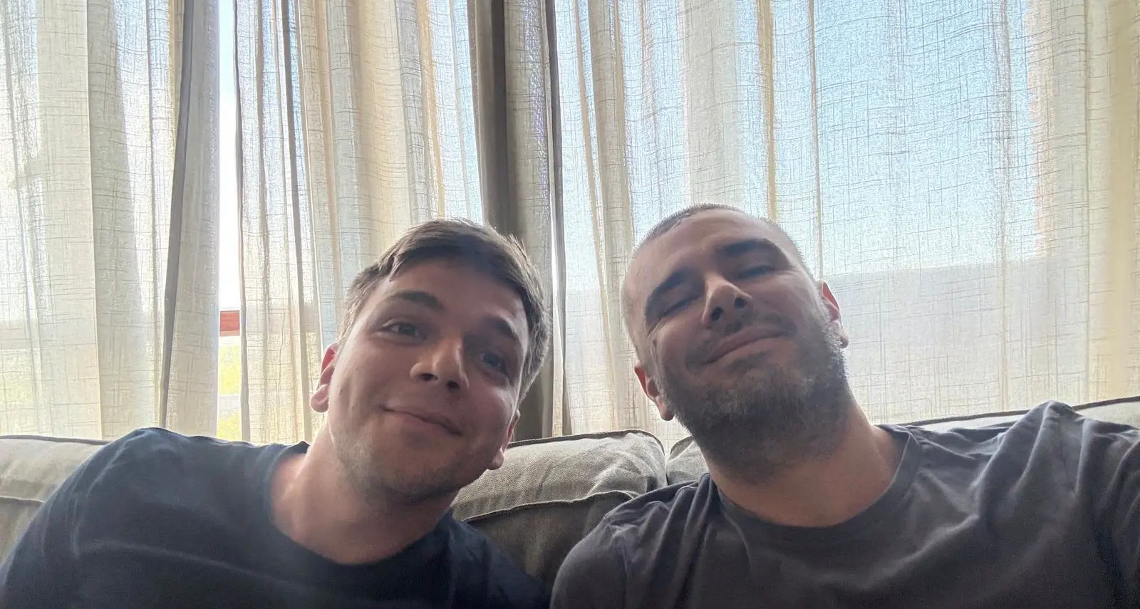 Alessandro Di Battista lascia il Gemelli: «Sto molto meglio, finalmente sono a casa!»\n