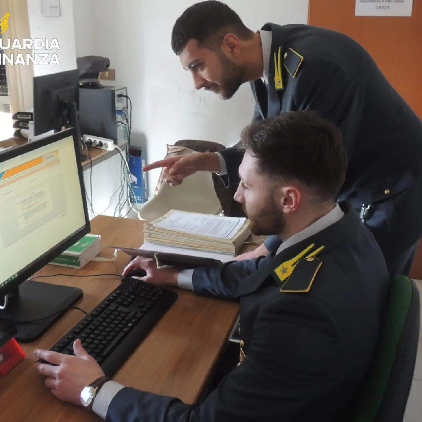 <p>Oltre 160mila euro dalle casse dell’Ordine dei commercialisti per spese personali: in carcere l’ex presidente di Castrovillari</p>