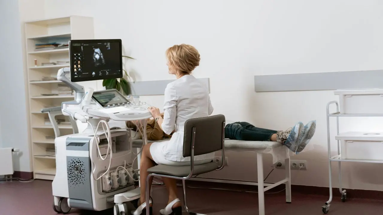 <p>Sanità, <span style=\"color:hsl(0, 75%, 60%);\">dal 21 settembre cambiano le tariffe</span>: aumenti per visite ed esami, ecco quanto pagheranno i cittadini</p>