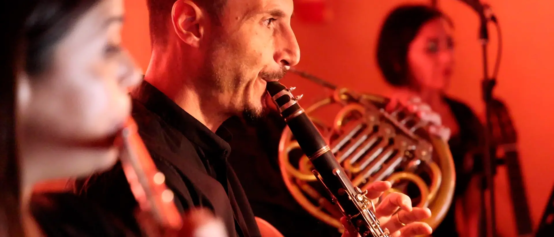 La magia di “Night Lights” a LaC Storie: il concerto di Antonio Pontoriero tra musica, luci e suggestioni\n