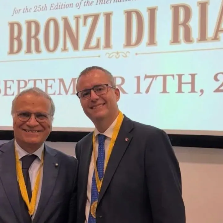 Da Napoli a New York, il Premio Bronzi di Riace a Pasquale Antonio Riccio: «Riconosciuto il lavoro della squadra»\n