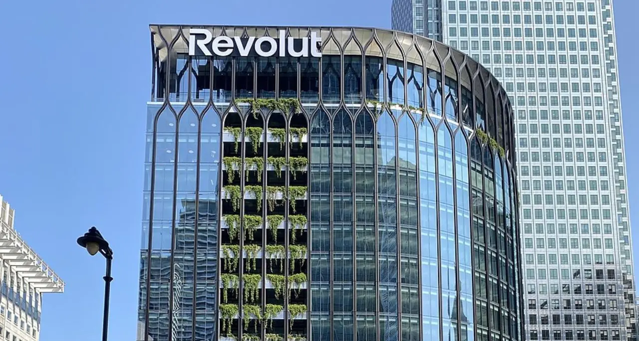 Revolut, la conferma del Viminale: «Compromessa una mail della Prefettura di Reggio Calabria, coinvolti i dati di 8 italiani»\n