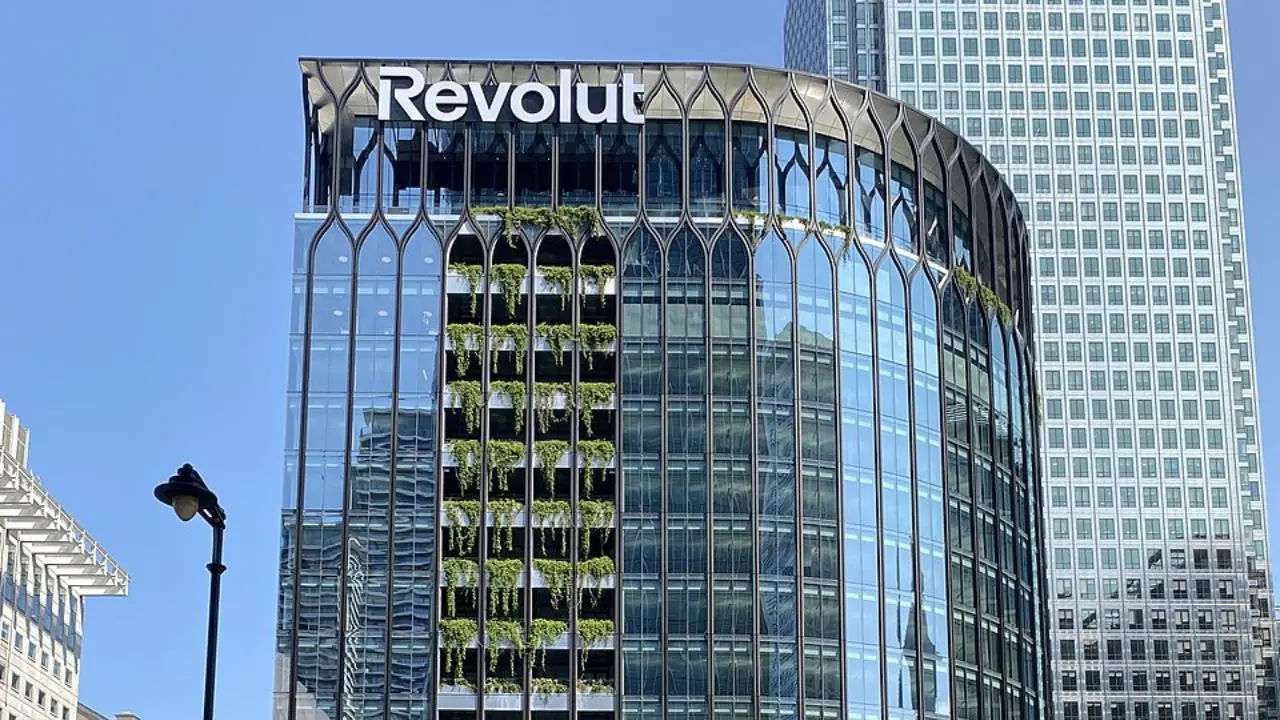 Revolut, la conferma del Viminale: «Compromessa una mail della Prefettura di Reggio Calabria, coinvolti i dati di 8 italiani»\n