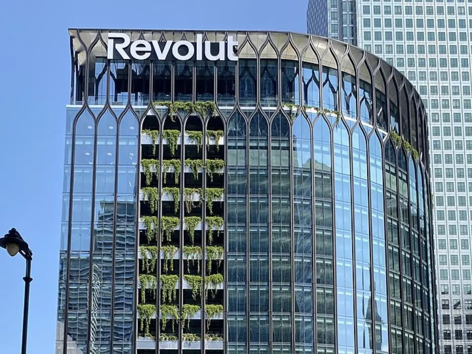 Revolut, la conferma del Viminale: «Compromessa una mail della Prefettura di Reggio Calabria, coinvolti i dati di 8 italiani»