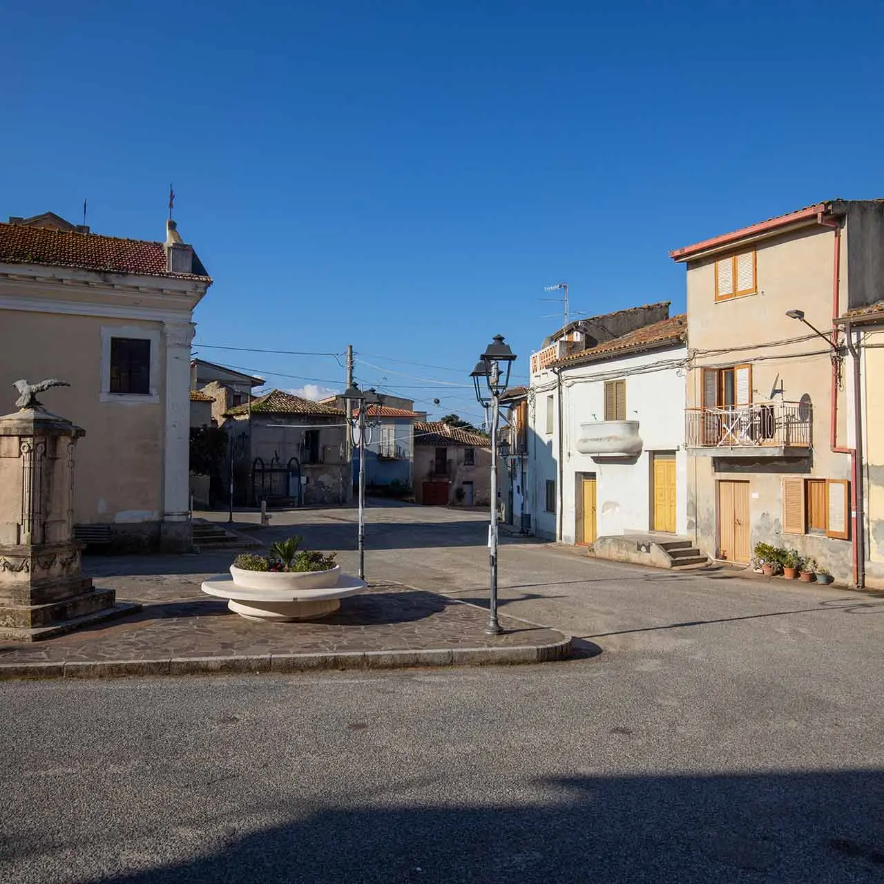 Ricadi, poesia e musica sotto il mantello di San Michele: a Lampazzone una serata tra versi, fede e condivisione\n