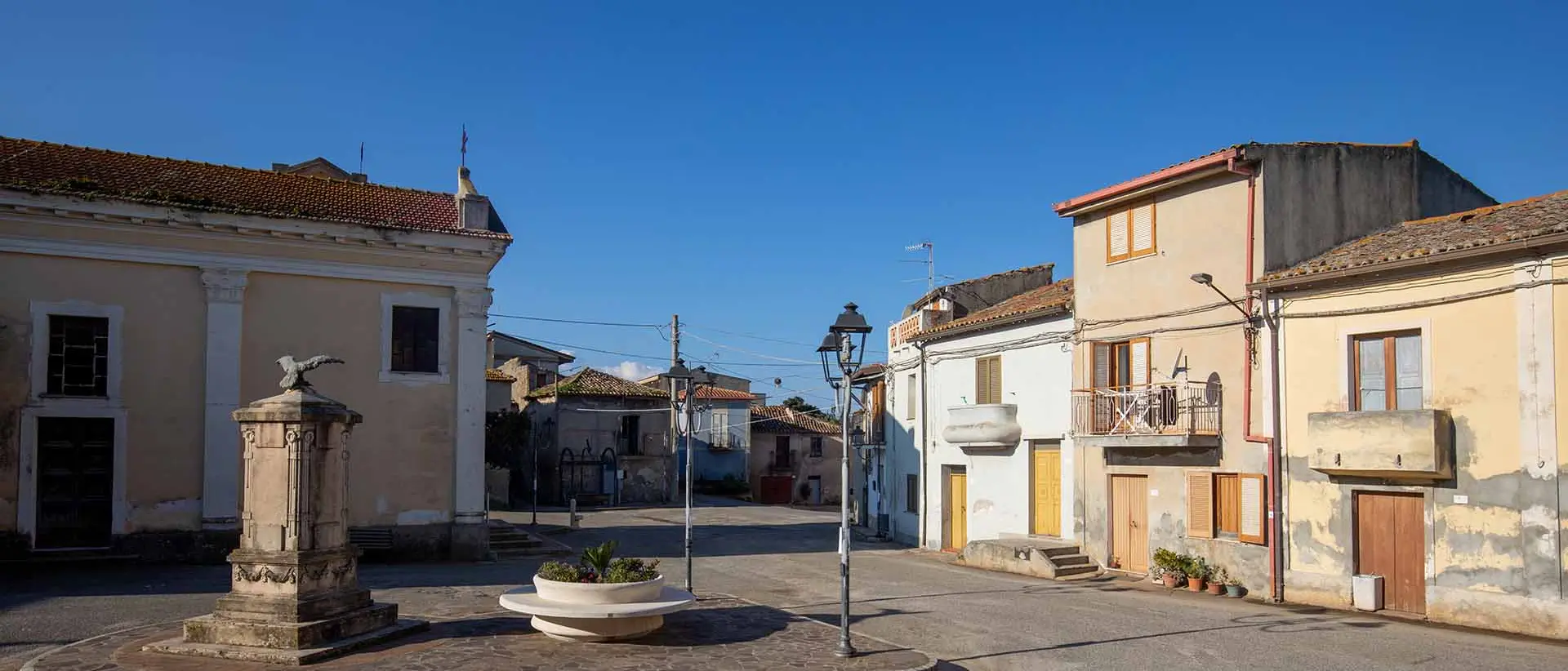 Ricadi, poesia e musica sotto il mantello di San Michele: a Lampazzone una serata tra versi, fede e condivisione\n