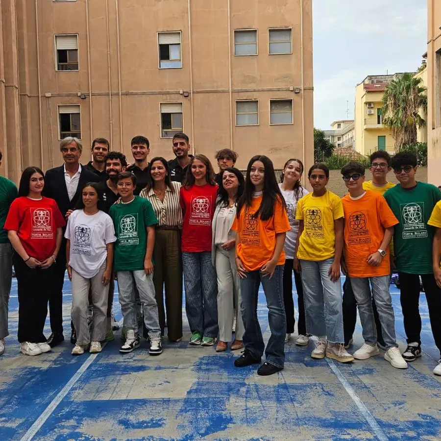 La Domotek Volley al primo giorno di scuola: abbraccio agli studenti del Liceo \"Da Vinci\"\n
