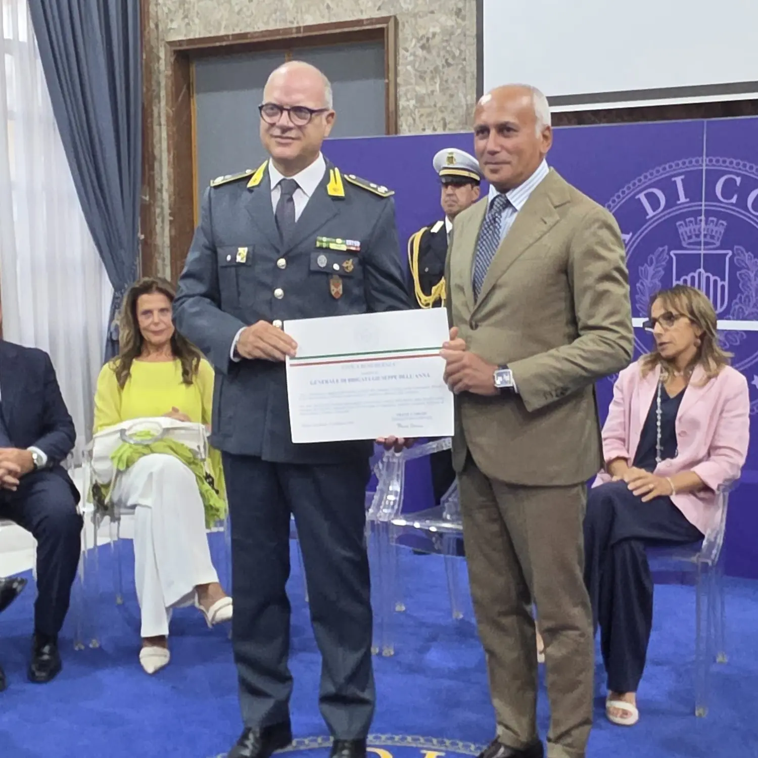 Cosenza conferisce la Civica Benemerenza al generale Giuseppe Dell’Anna in vista del pensionamento\n