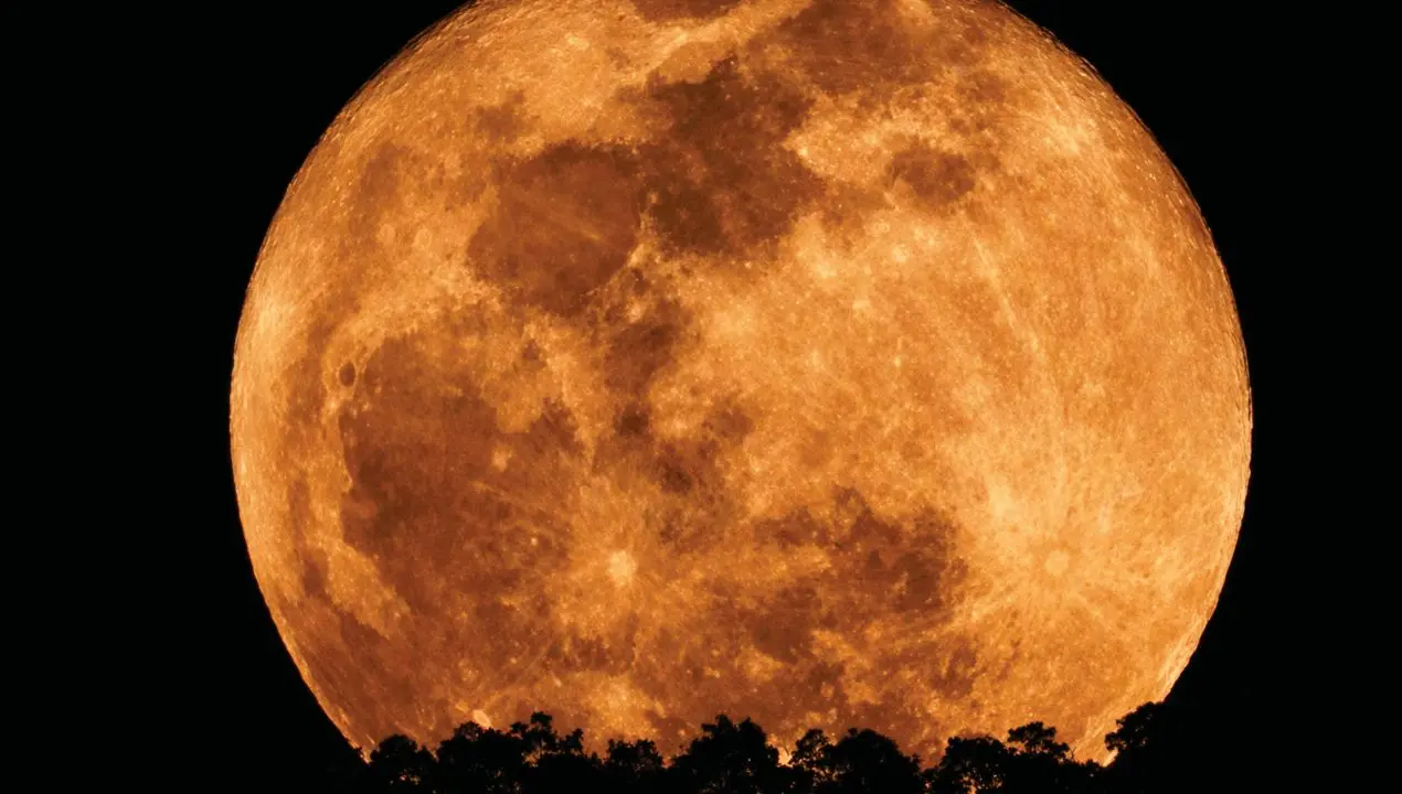 Reggio Calabria celebra la Notte internazionale della Luna: osservazioni gratuite e viaggio tra i misteri del satellite\n