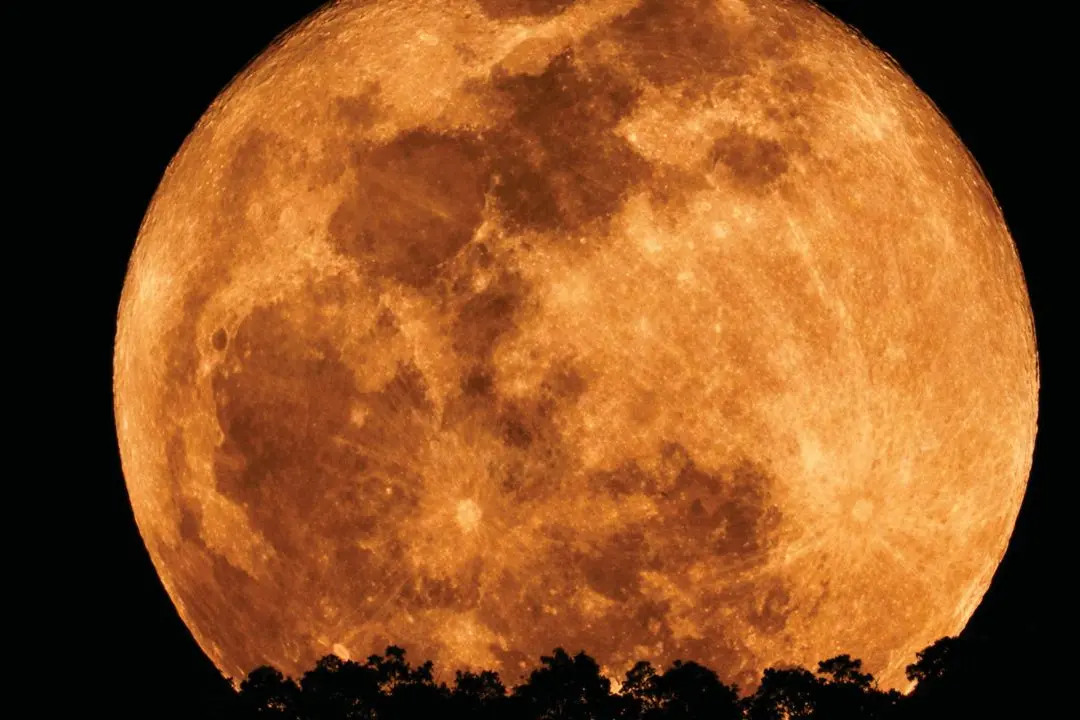 Reggio Calabria celebra la Notte internazionale della Luna: osservazioni gratuite e viaggio tra i misteri del satellite\n