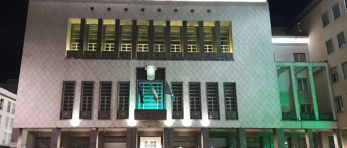 Giornata nazionale Sla, Palazzo dei Bruzi si illumina di verde per sensibilizzare\n