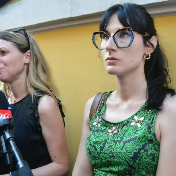 Garlasco, scontro di fuoco su Andrea Sempio: «Parlava di suicidio nei suoi diari». Angela Taccia: «Non c’è alcuna diagnosi»\n