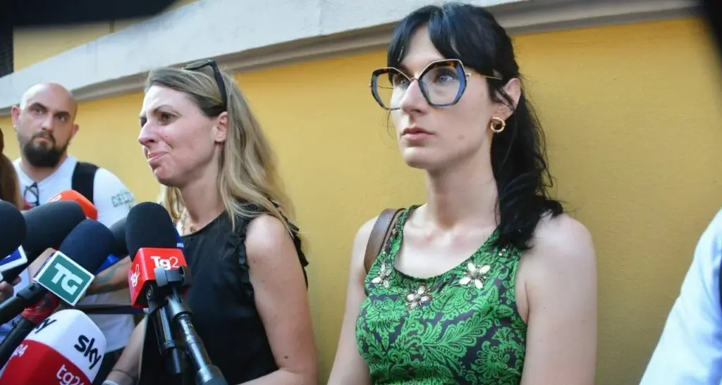 Garlasco, scontro di fuoco su Andrea Sempio: «Parlava di suicidio nei suoi diari». Angela Taccia: «Non c’è alcuna diagnosi»\n