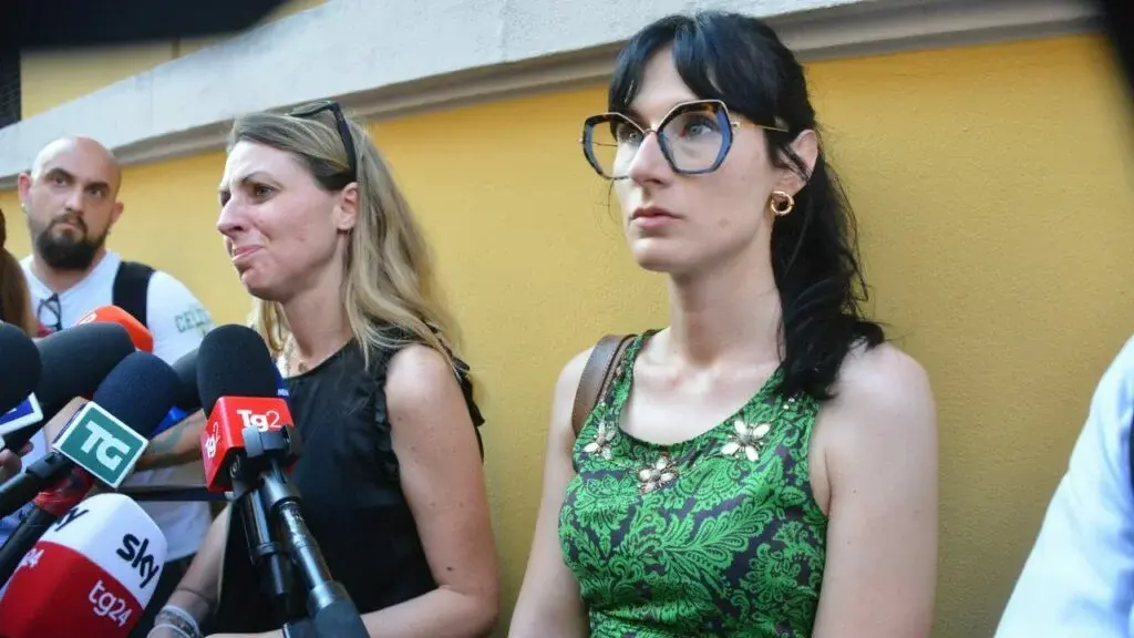 Garlasco, scontro di fuoco su Andrea Sempio: «Parlava di suicidio nei suoi diari». Angela Taccia: «Non c’è alcuna diagnosi»\n