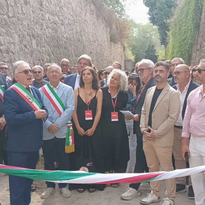 <p>«Trovare soluzioni innovative alla frattura in atto»: <span style=\"color:hsl(0, 75%, 60%);\">lo Stretto al centro del mondo con la Terza Biennale</span> dedicata alle Mutazioni</p>