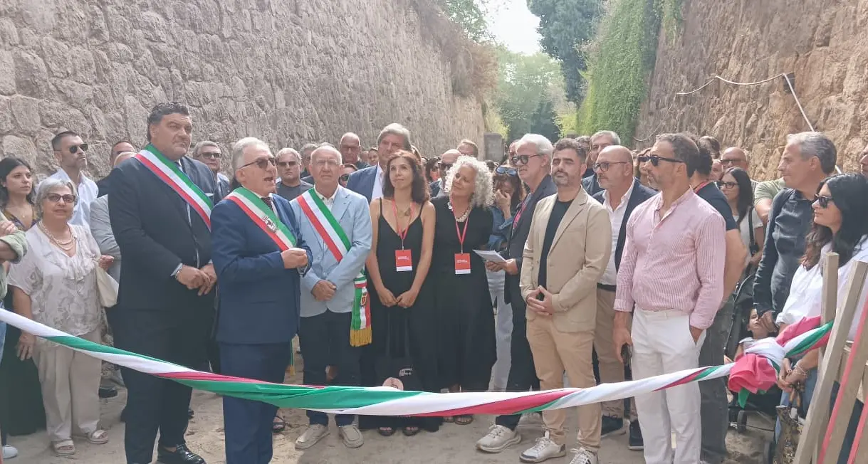 <p>«Trovare soluzioni innovative alla frattura in atto»: <span style=\"color:hsl(0, 75%, 60%);\">lo Stretto al centro del mondo con la Terza Biennale</span> dedicata alle Mutazioni</p>