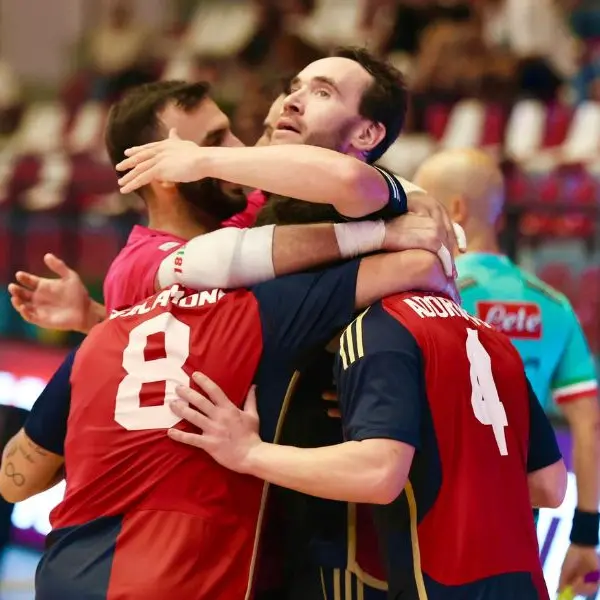Pirossigeno Cosenza, debutto da lupi in Serie A2 Élite: rimonta e 6-2 al Real Fabrica\n