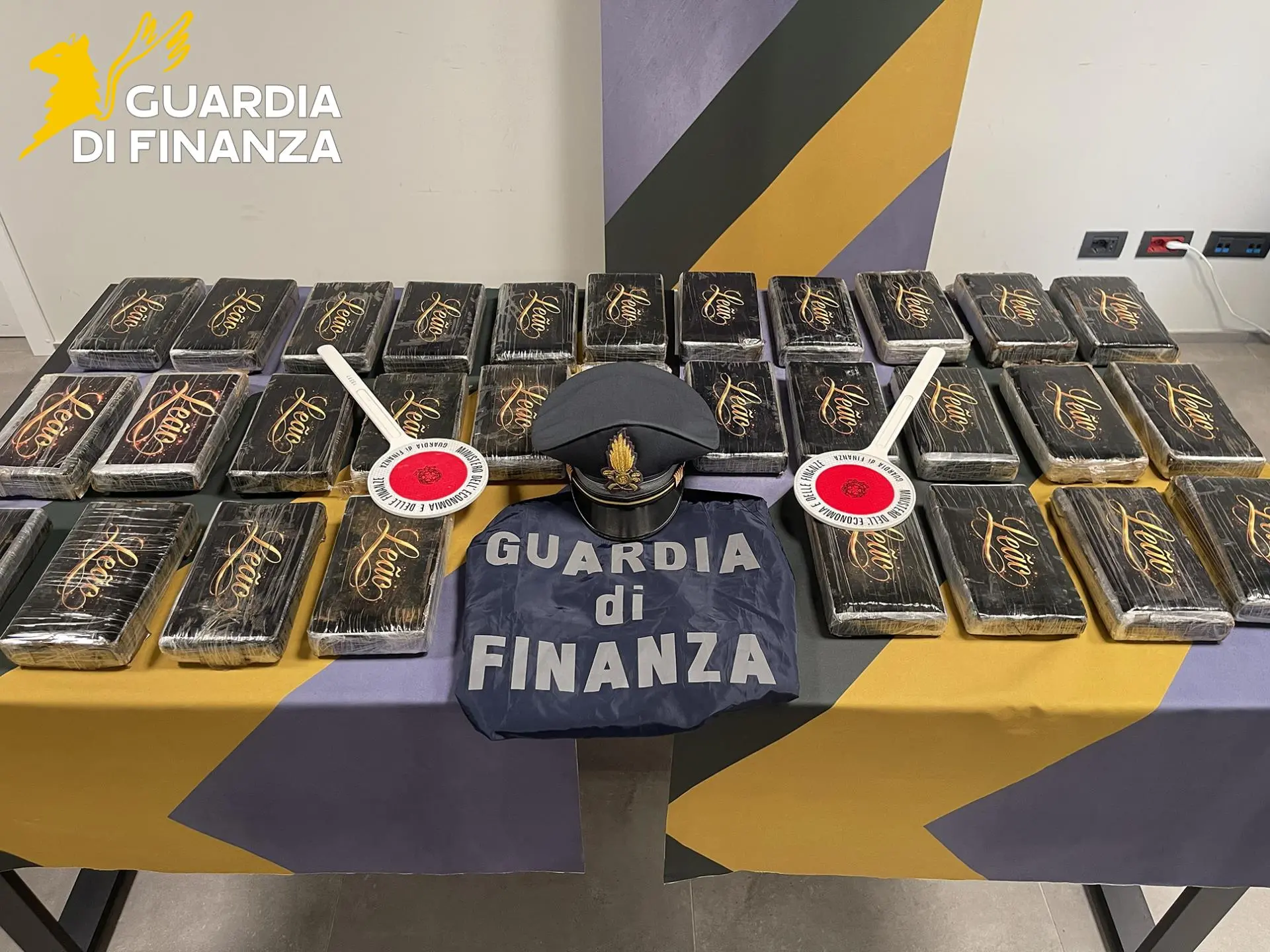 Bologna, quasi 33 chili di cocaina nascosti nel camion diretto verso il Sud\n