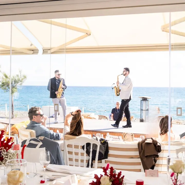 Domeniche Riva, a Falerna il pranzo vista mare diventa un’esperienza\n