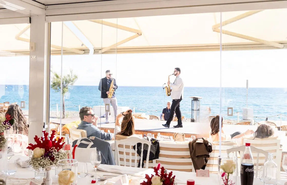 Domeniche Riva, a Falerna il pranzo vista mare diventa un’esperienza\n