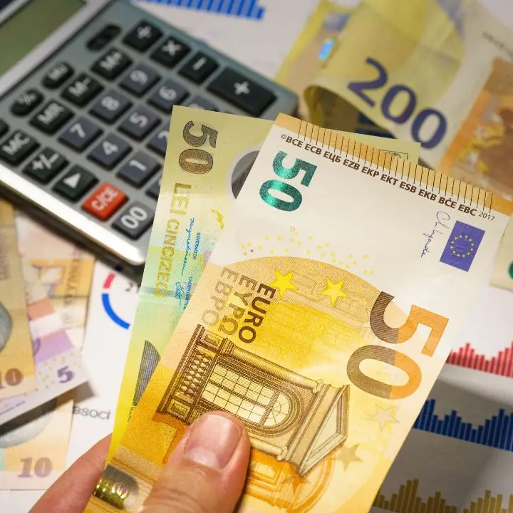 Famiglie calabresi sempre più indebitate: spesa a 7.000\u00A0euro e il credito al consumo vale 5,8 miliardi\n