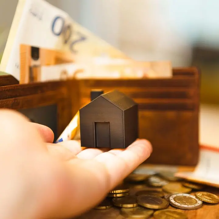 <p>Risparmio, gli italiani diventano più prudenti: mettono soldi da parte ma hanno paura di investirli</p>