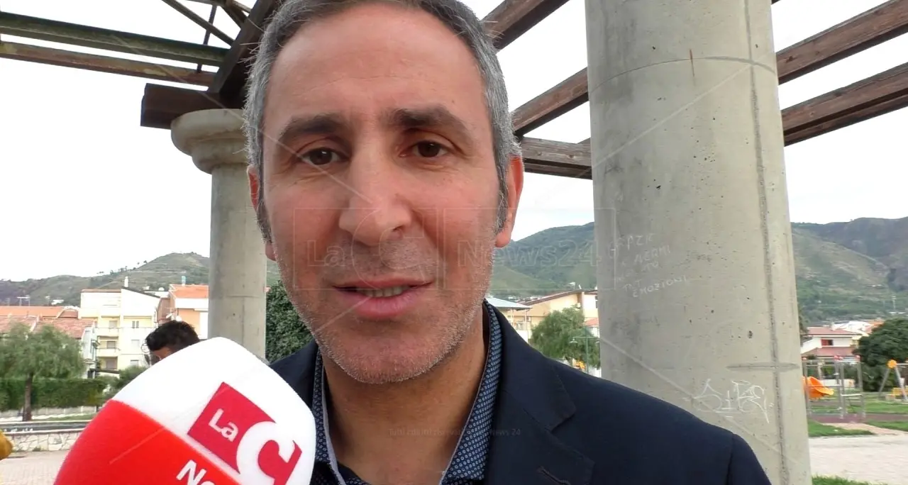L’ex sindaco di Tortora rinuncia all’indennità di fine mandato: «Destinatela al sociale»\n