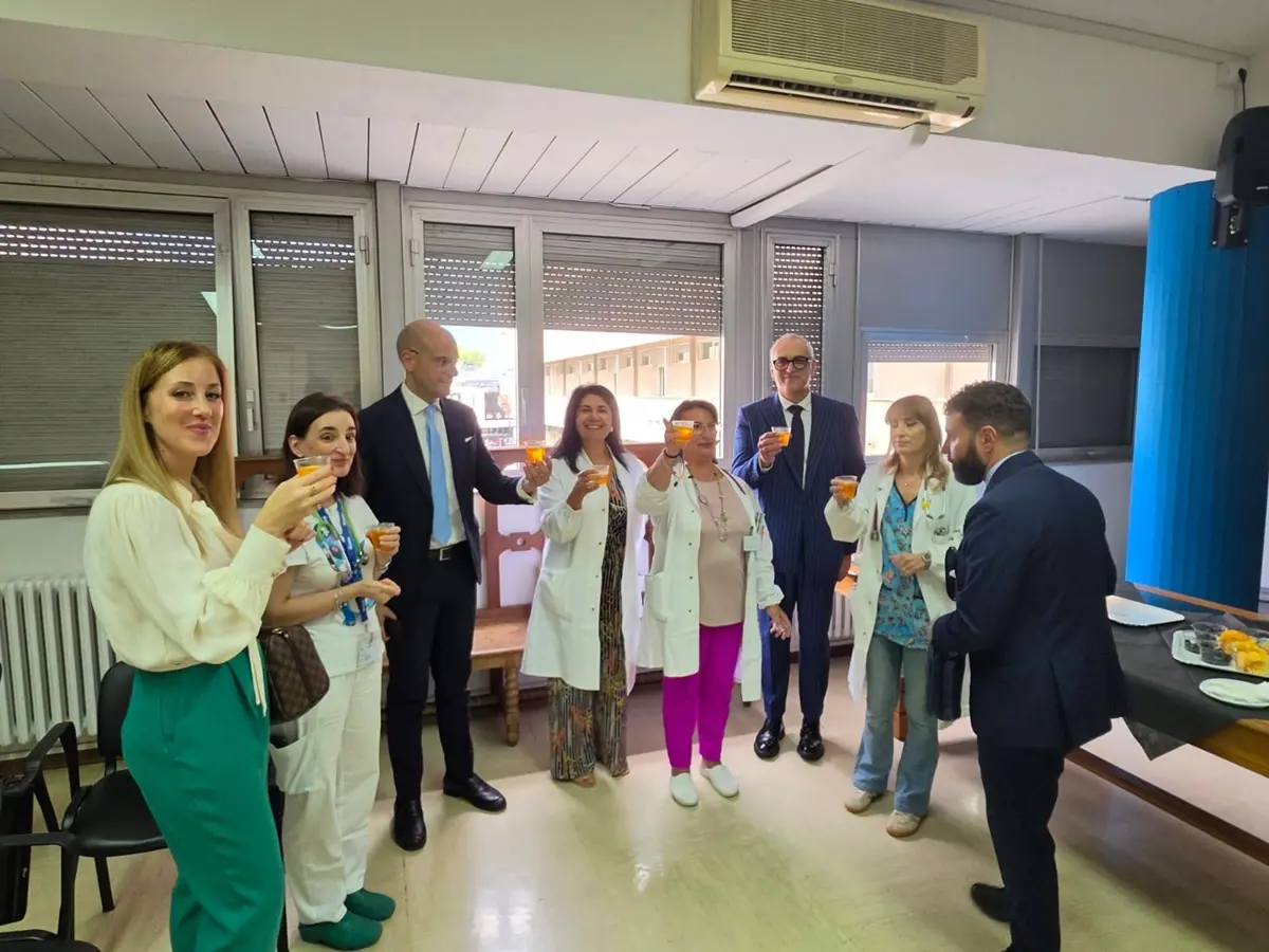 Sanità pediatrica, il garante Lorenzo Festicini consegna un\u00A0dispositivo salvavita al reparto di Pediatria del Gom\n