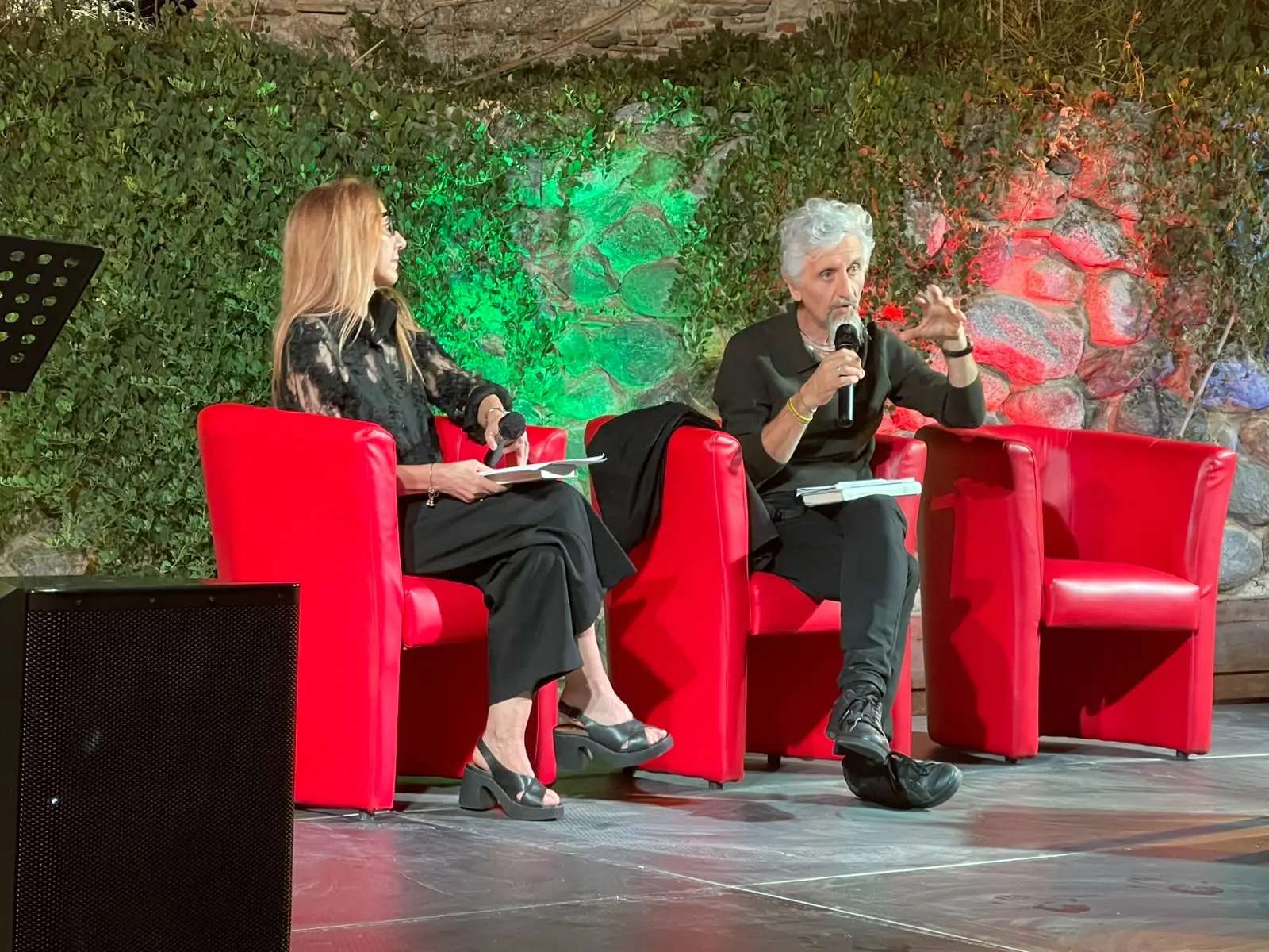Ascanio Celestini incanta Bovalino Superiore, al via il Festival del Pensiero Cristallino\n