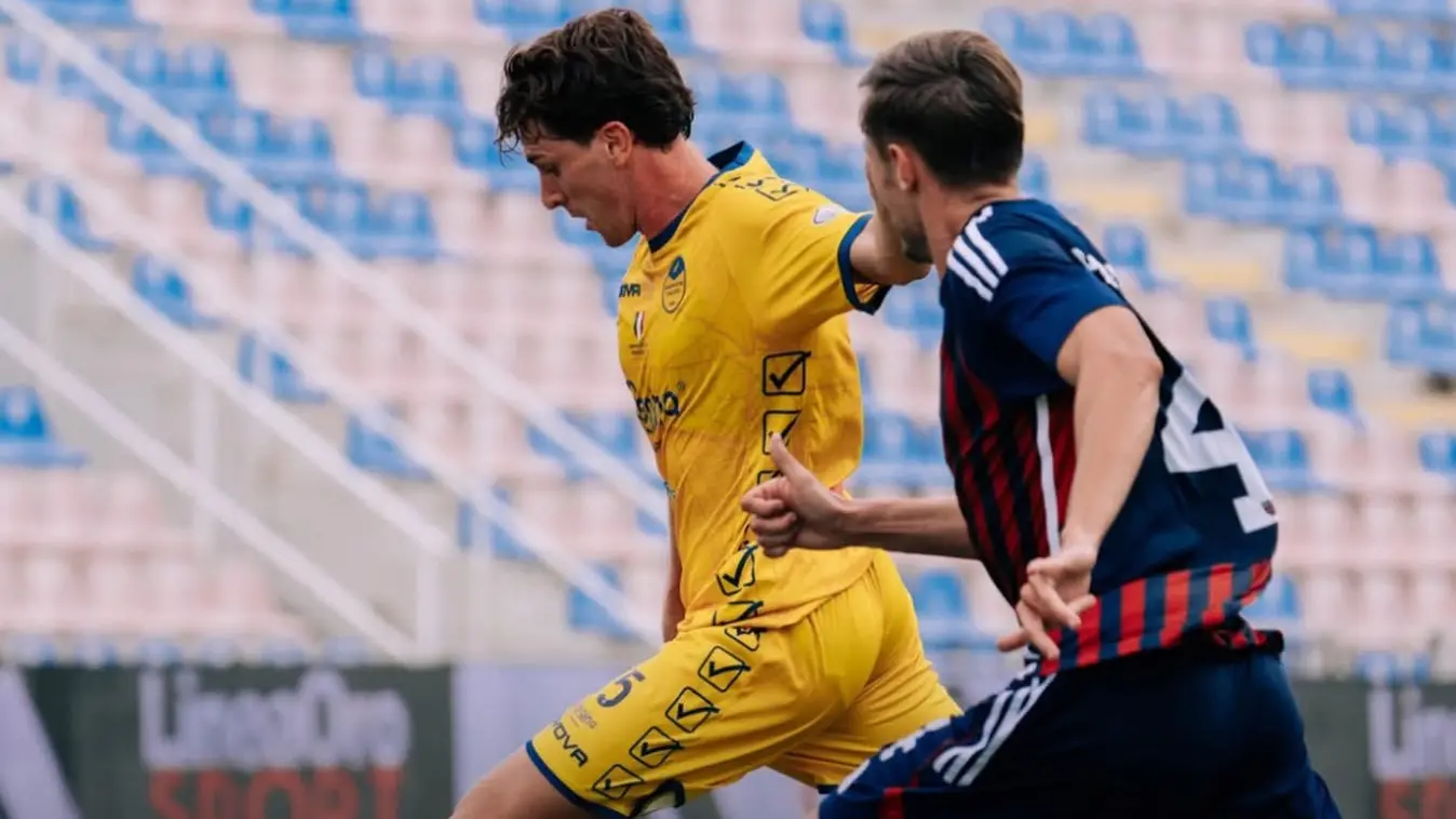 <p>Cosenza-Scafatese 1-1, il brodino è ancora freddo: lupi raggiunti nel finale dall’ex Emmausso</p>