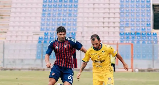<p>Cosenza-Scafatese 1-1, il brodino è ancora freddo: lupi raggiunti nel finale dall’ex Emmausso</p>