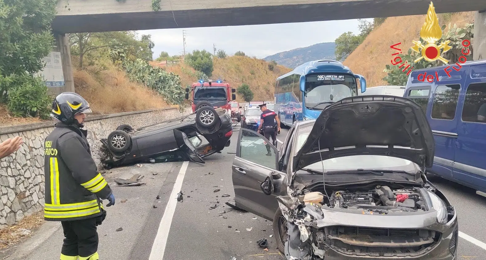 Incidente sulla SS106 a Stalettì: quattro feriti\n