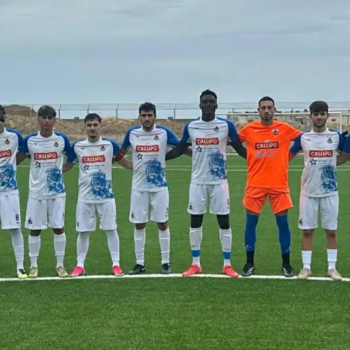 Promozione B, primo punto stagionale per il Pizzo: con il Locri finisce 0-0, ma resta il rammarico per il rigore fallito\n