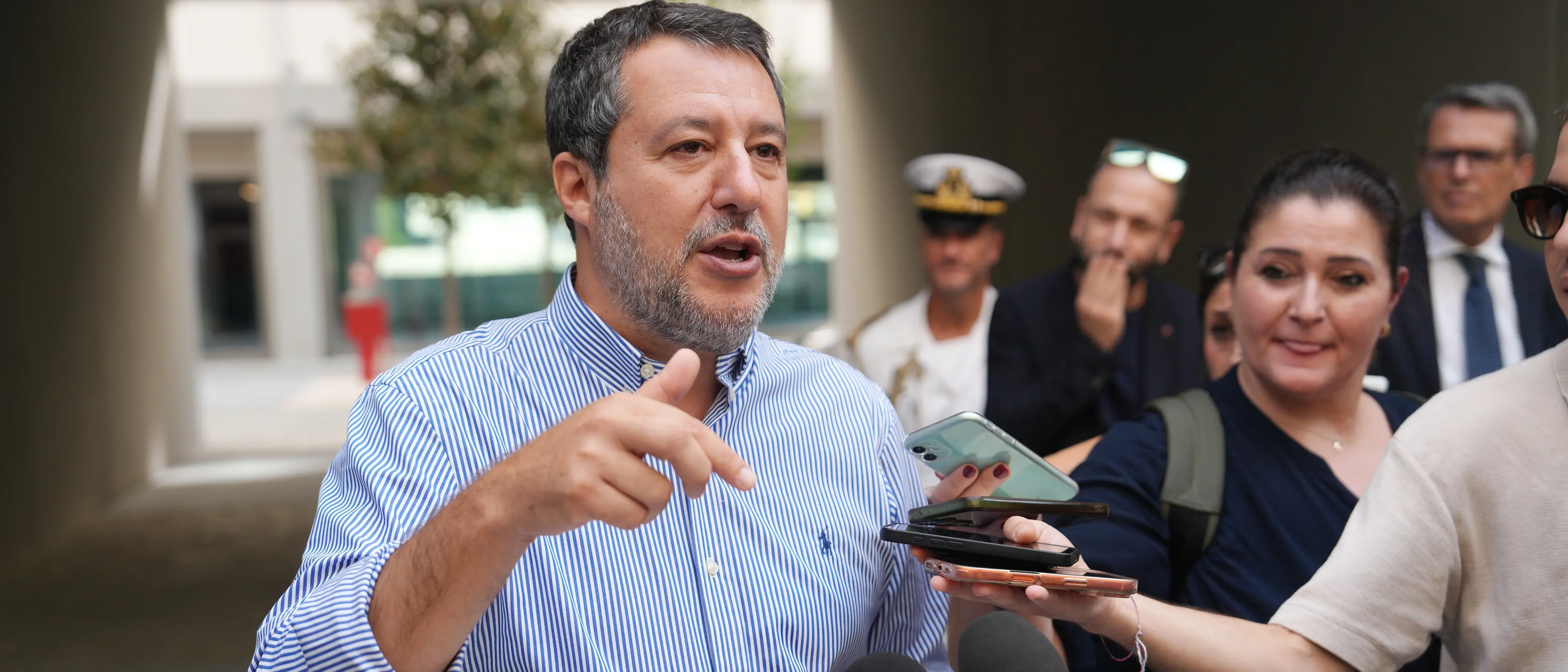 Salvini parla ai giovani a Pontida e avverte sull’intelligenza artificiale: «A rischio cinque milioni di posti di lavoro»\n