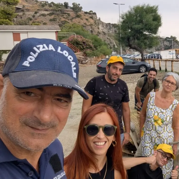 A Caminia una nuova giornata di pulizia con “Acqua Azzurra”.\u00A0Oggi volontari di Legambiente impegnati sulla spiaggia di Giovino\n