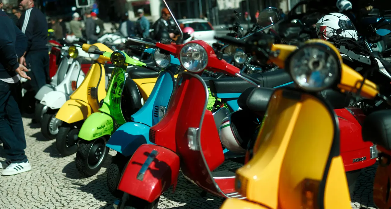 San Calogero celebra gli 80 anni della Vespa: oltre cento mezzi storici attesi per il grande raduno\n