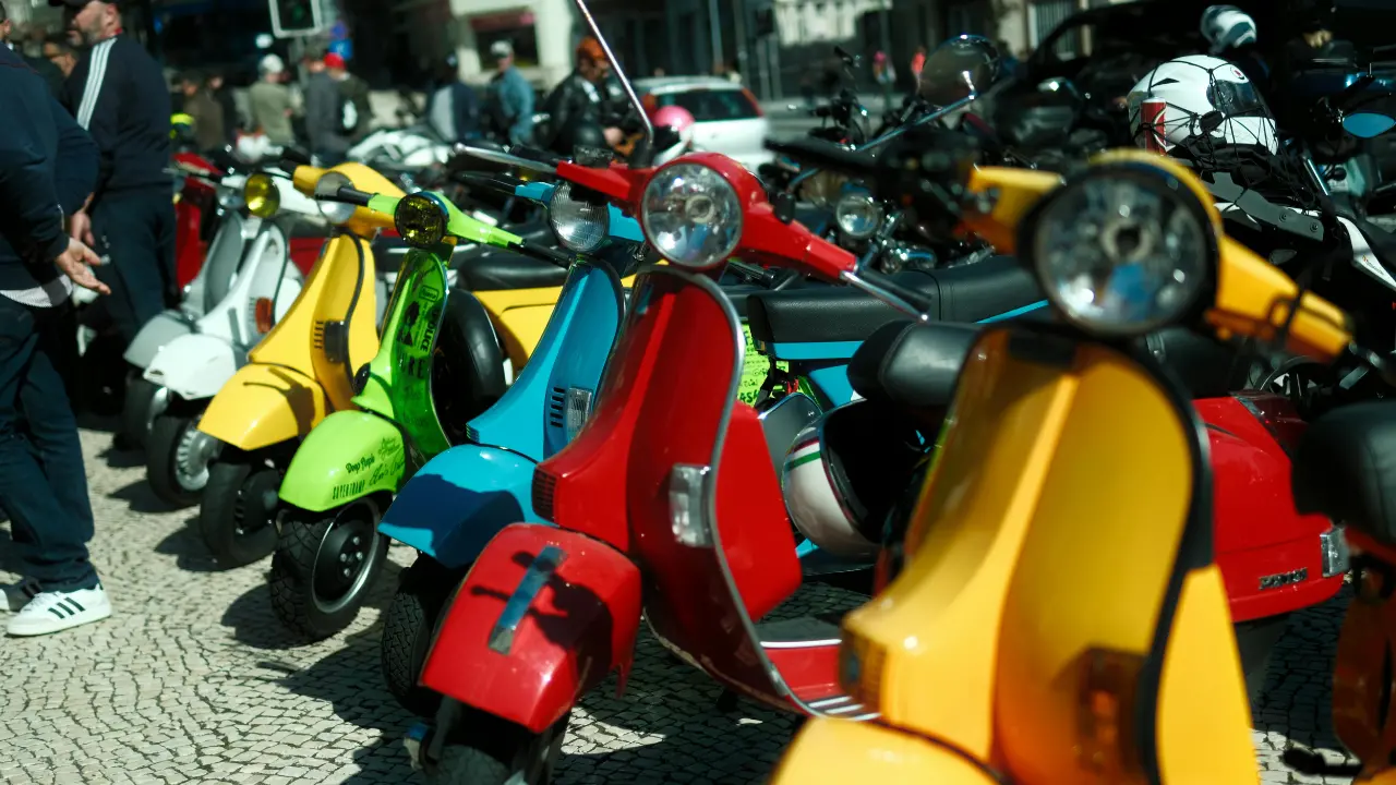 San Calogero celebra gli 80 anni della Vespa: oltre cento mezzi storici attesi per il grande raduno\n