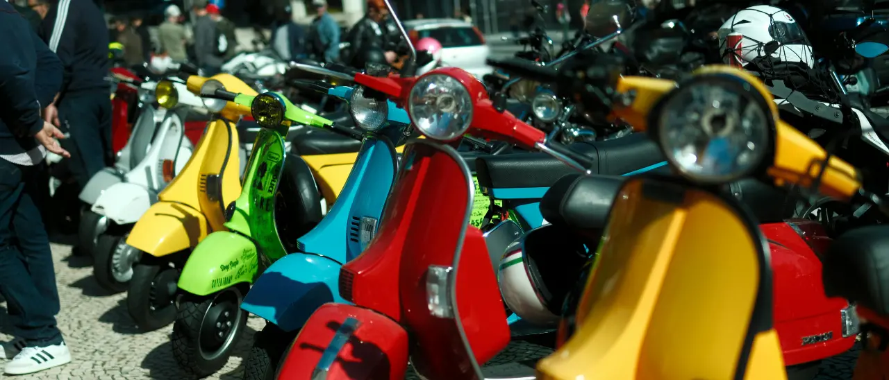 San Calogero celebra gli 80 anni della Vespa: oltre cento mezzi storici attesi per il grande raduno\n