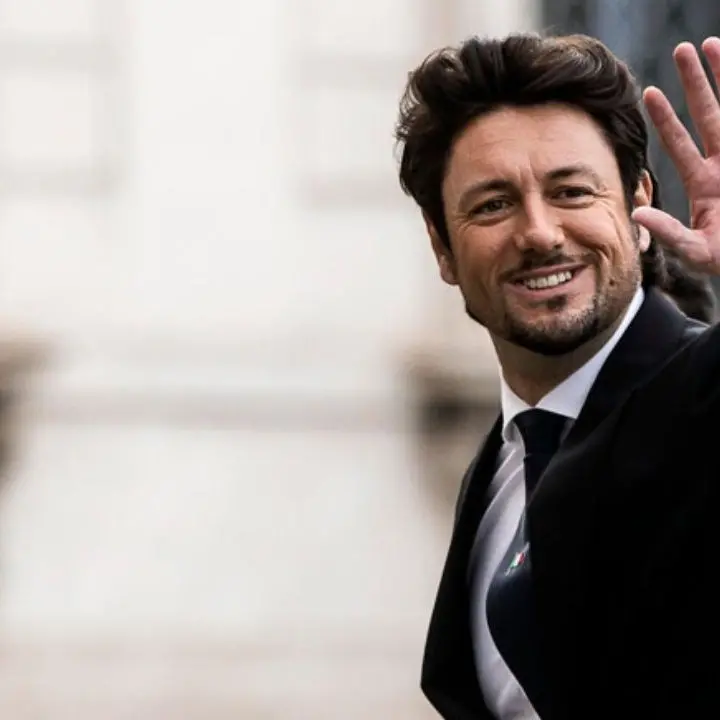 Giambruno torna in scena, l’ex di Meloni strizza l’occhio a Vannacci: «Se qualcuno lo vota un motivo ci sarà»\n