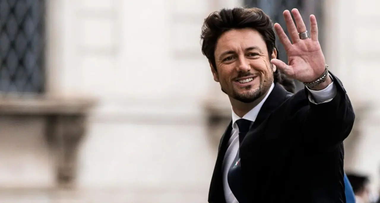Giambruno torna in scena, l’ex di Meloni strizza l’occhio a Vannacci: «Se qualcuno lo vota un motivo ci sarà»\n