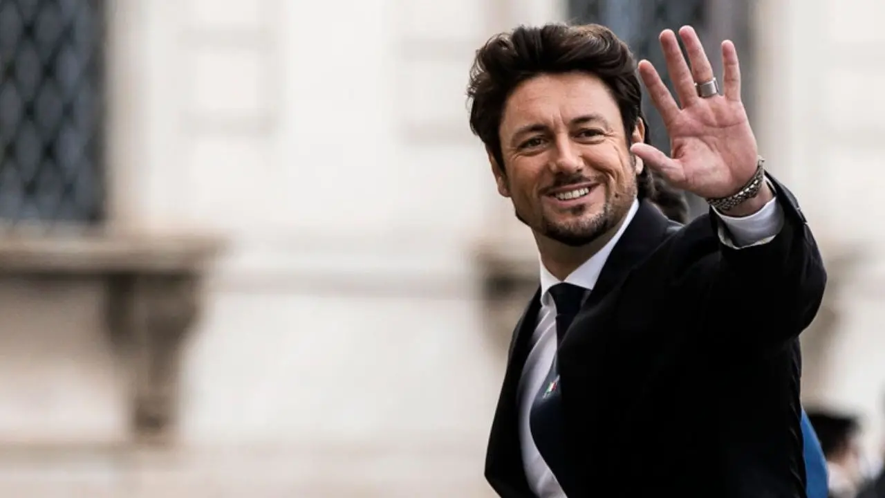 Giambruno torna in scena, l’ex di Meloni strizza l’occhio a Vannacci: «Se qualcuno lo vota un motivo ci sarà»\n