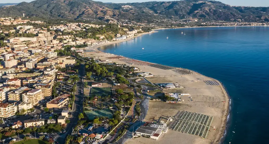 Soverato, si illumina il \"Sottopasso del Mar\": sicurezza e design urbano con il progetto \"Right Light\"\n