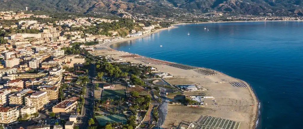 Soverato, si illumina il \"Sottopasso del Mar\": sicurezza e design urbano con il progetto \"Right Light\"\n