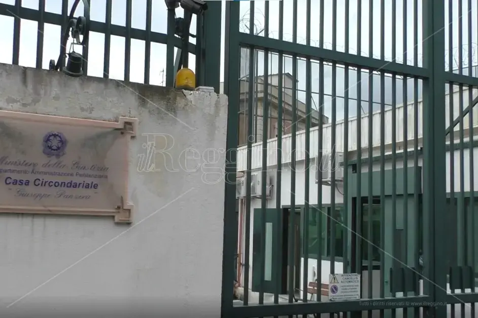 Arghillà, aggrediti due poliziotti in carcere\n