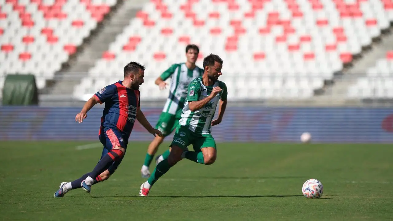 Fc Crotone, ancora un pareggio: a Bari sfuma la prima vittoria, finisce 2-2 con il Monopoli\n