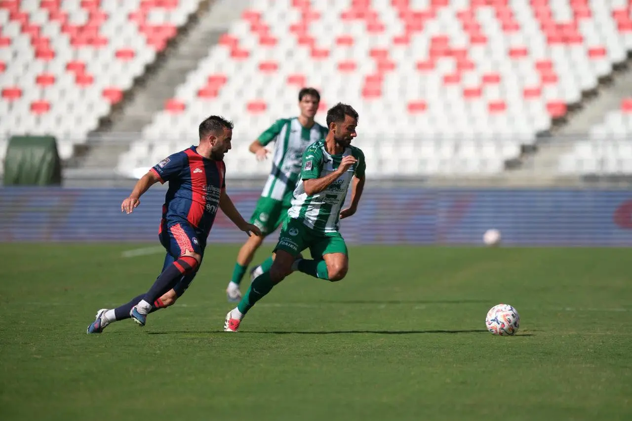 Fc Crotone, ancora un pareggio: a Bari sfuma la prima vittoria, finisce 2-2 con il Monopoli\n