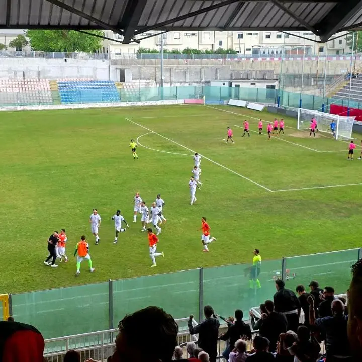 La Vibonese scaccia i fantasmi e ritrova subito i tre punti: Athletic Palermo piegato 3-0 al “Razza”\n