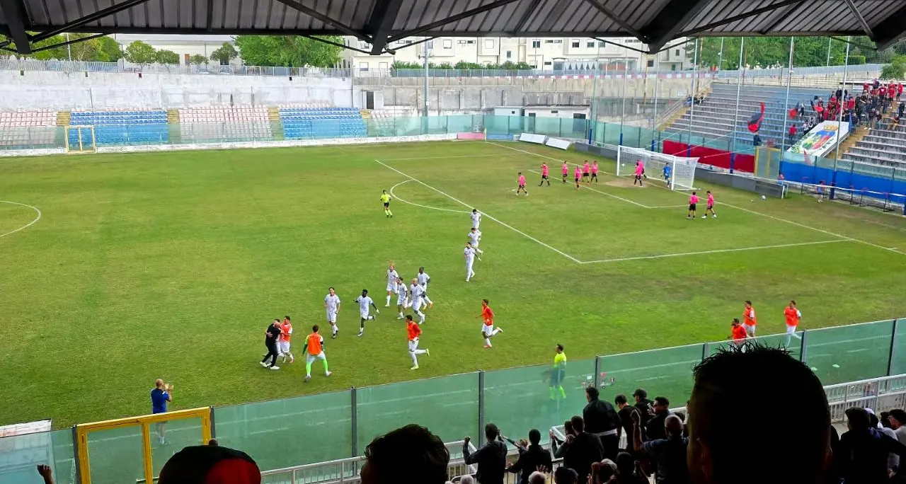La Vibonese scaccia i fantasmi e ritrova subito i tre punti: Athletic Palermo piegato 3-0 al “Razza”\n