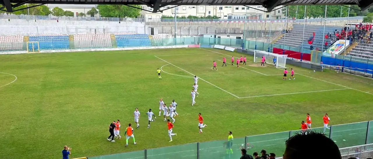 La Vibonese scaccia i fantasmi e ritrova subito i tre punti: Athletic Palermo piegato 3-0 al “Razza”\n